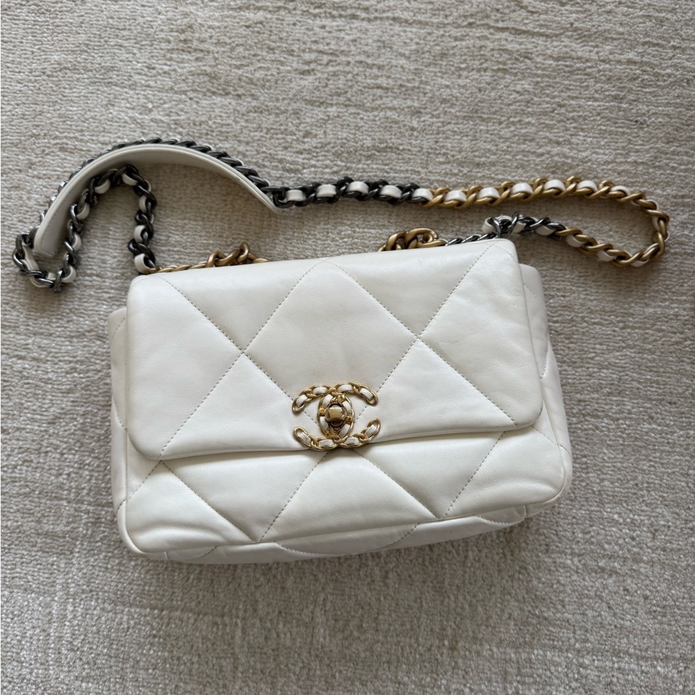 Chanel Ivory Quilted Shoulder Bag with Chain Strap